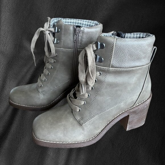 Crown Vintage Hollis Boots | 7M | Neutral Gray Taupe Side Zip, Block Heel EUC - Picture 2 of 7